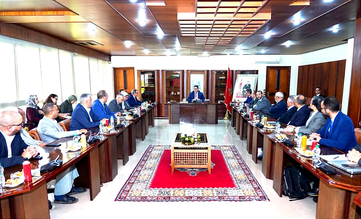 حوار مثمر ينهي التوتر.. إلغاء إضراب ناقلي البضائع بعد لقاء حكومي بالرباط